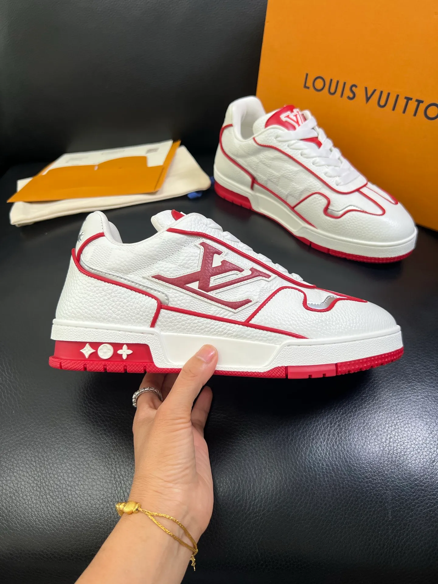 Men's shoes💰840 Lv 🔍Top purchasing agent🇮🇹 Louis Vuitton, the sports sneaker counter is synchronized, the uppers are imported from Italy, high-quality splicing colorful and complex crafts, the imported mesh padding is soft and comfortable, soles: original soles specially provided by the original factory, T men's men's shoes 💰U exclusive movable molded soles are super comfortable, original factory and single goods, 🔍🔍high quality, you can enter and leave the counter at will, welcome to compare, code number 39-44 (customized 38 45) 85878
